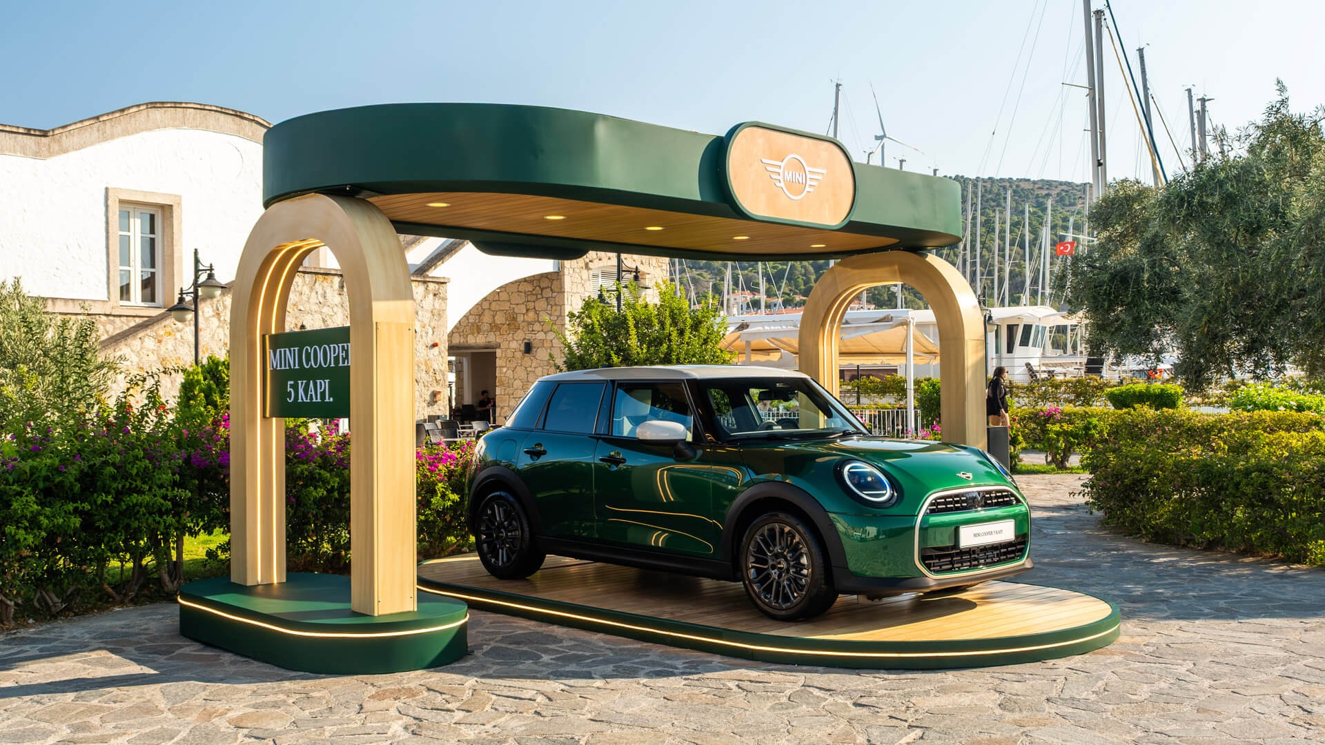 Yazın Ritmi MINI Cooper 5 Kapı ile Çeşme’de | MINI Türkiye